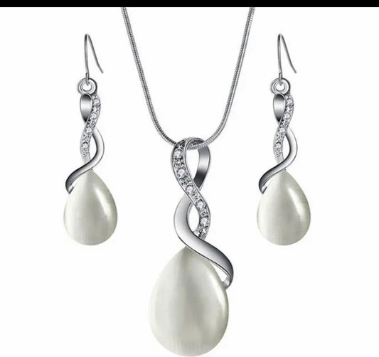 Women’s fashion opal necklace and earrings set