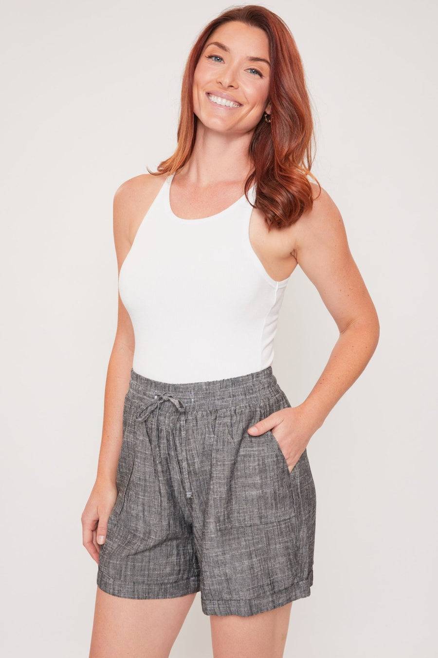 Women’s linen lounge shorts with elastic waistband