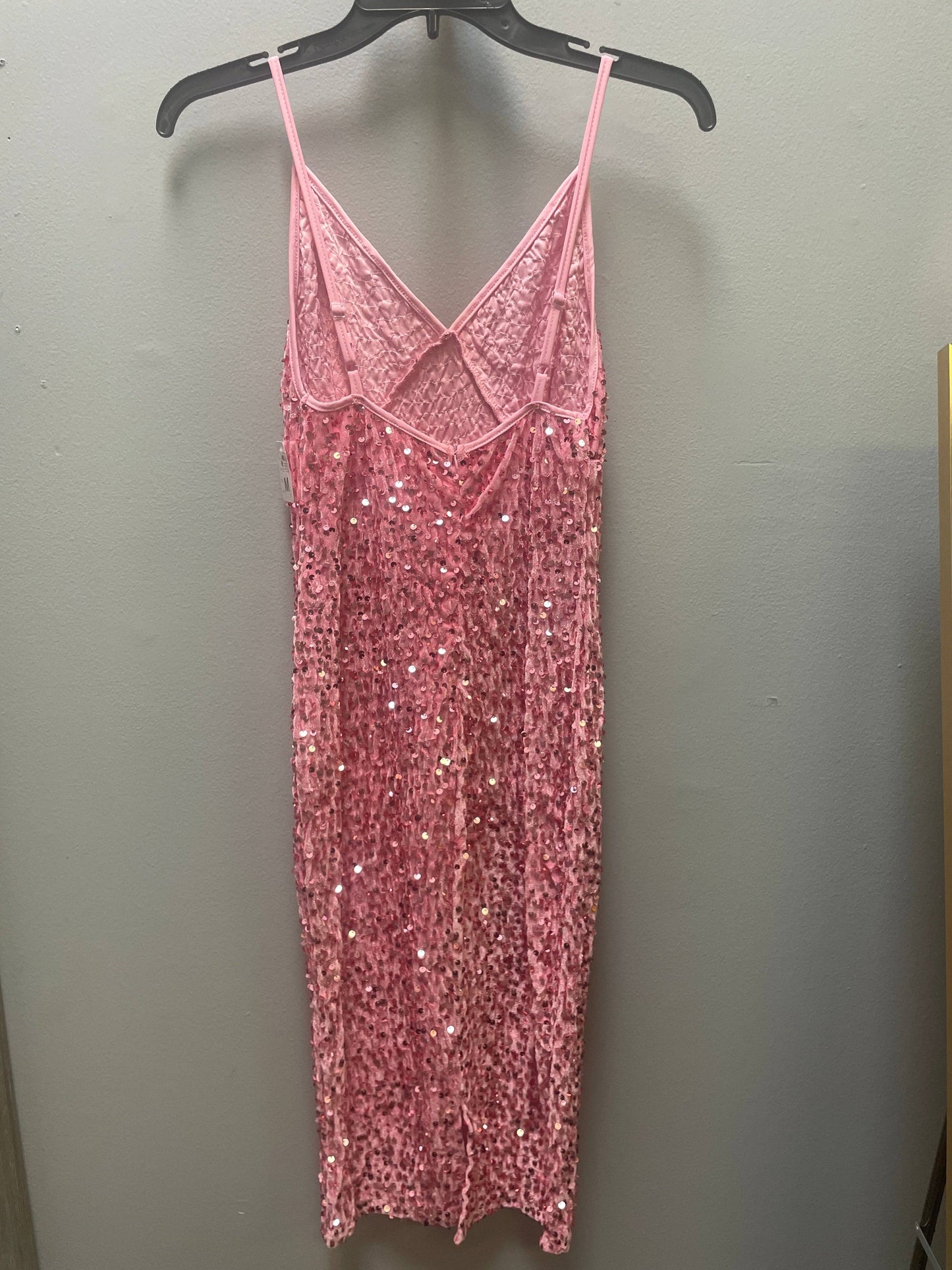 Women’s sleeveless V-neck sequins dress